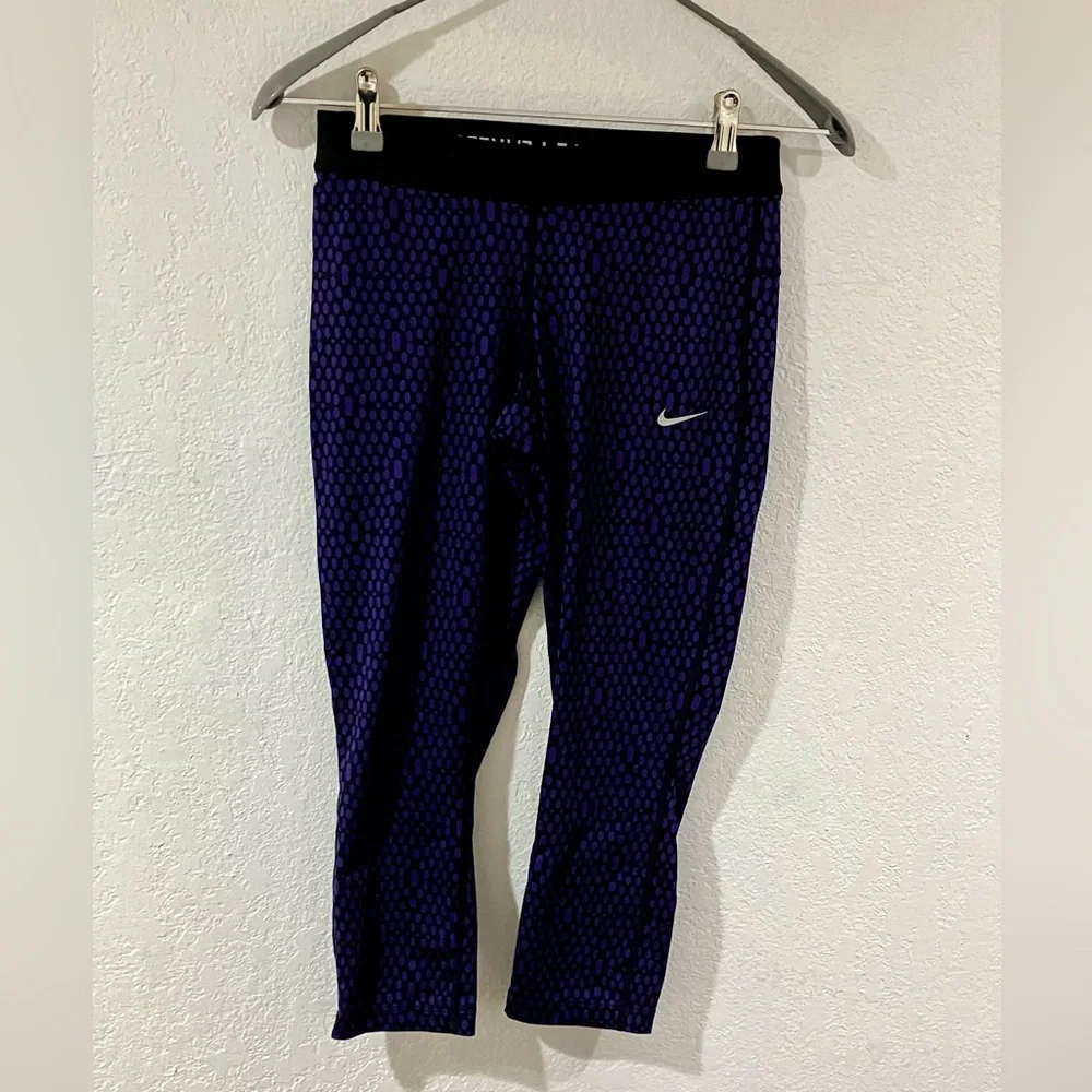 Nike women’s small purple and black leggings lightweight workout running yoga